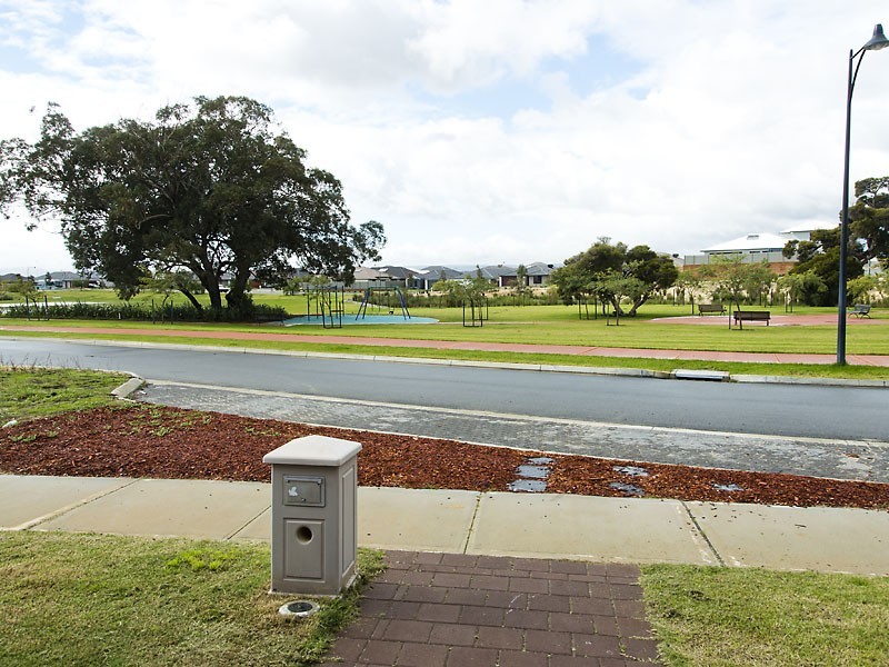 23 Dortmund Gardens, Piara Waters WA 6112