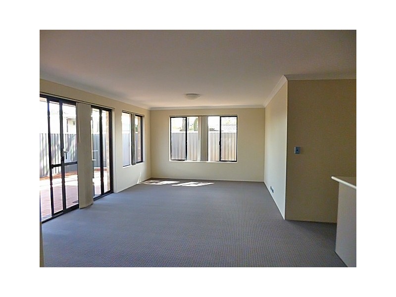 2/10 Hunt Street, Thornlie WA 6108