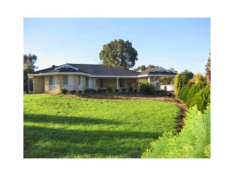18 Kentucky Drive, Darling Downs WA 6122