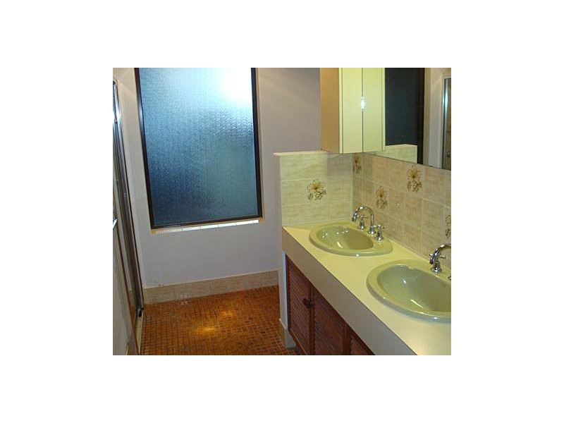 10 Northward Road, Roleystone WA 6111