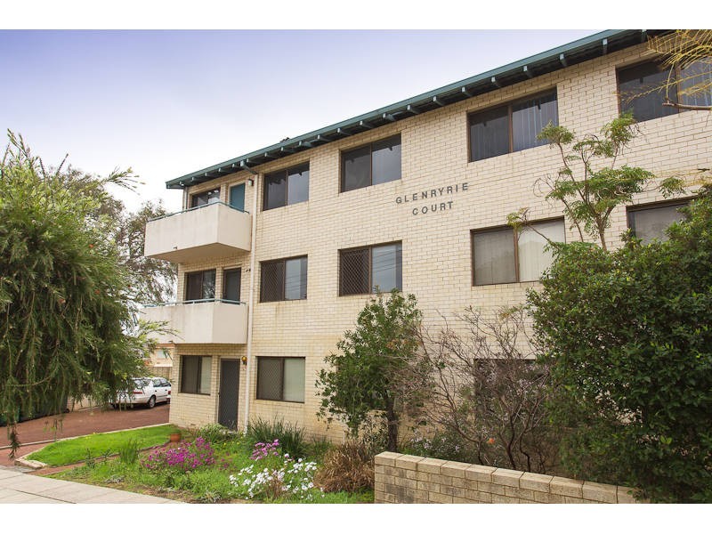 2/4 Ryrie Avenue, Como WA 6152