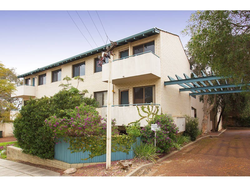 2/4 Ryrie Avenue, Como WA 6152