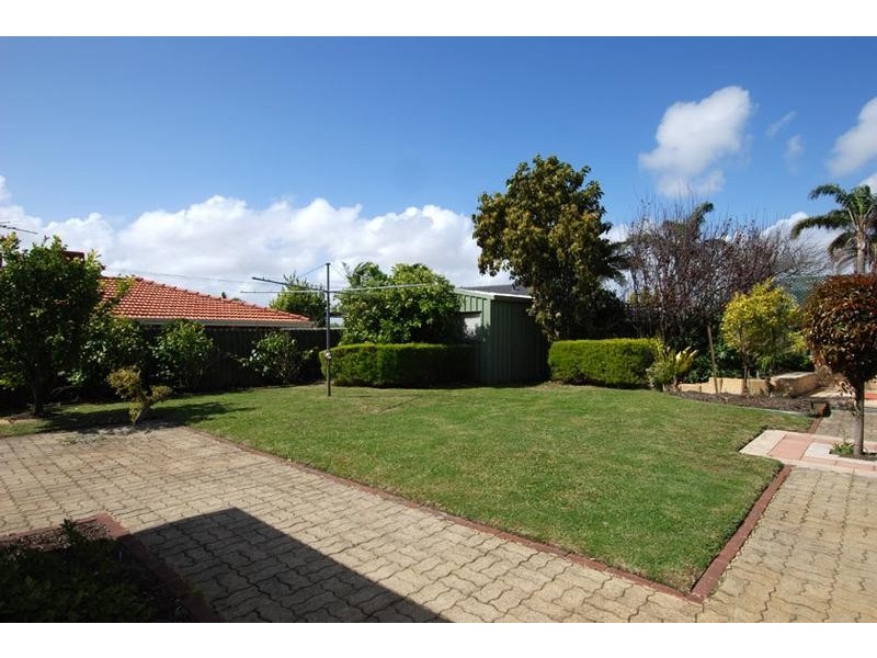 10 Hawkesbury Drive, Willetton WA 6155