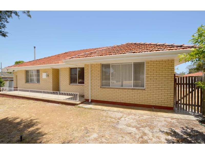 4 Lyn Close, Riverton WA 6148