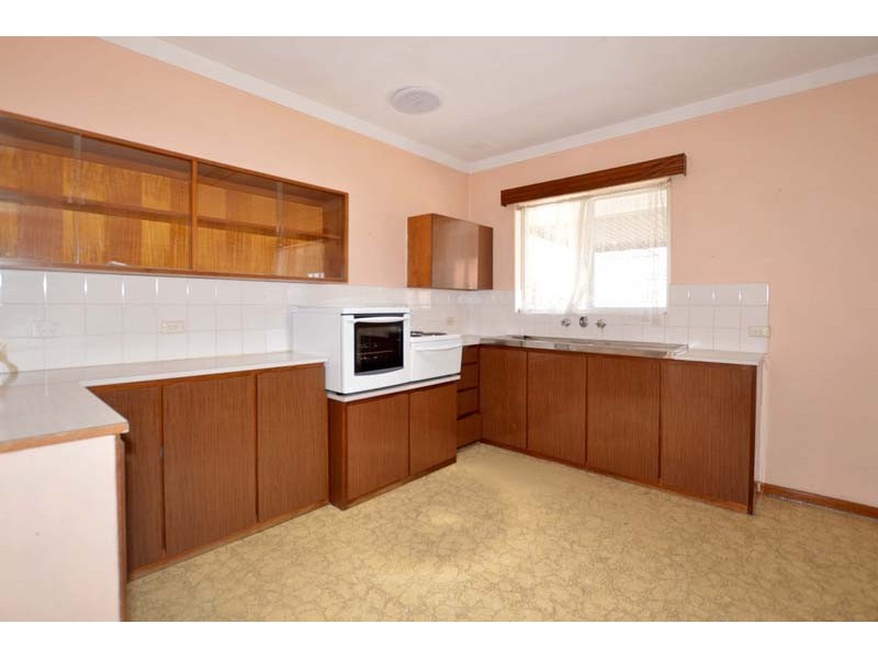 4 Lyn Close, Riverton WA 6148