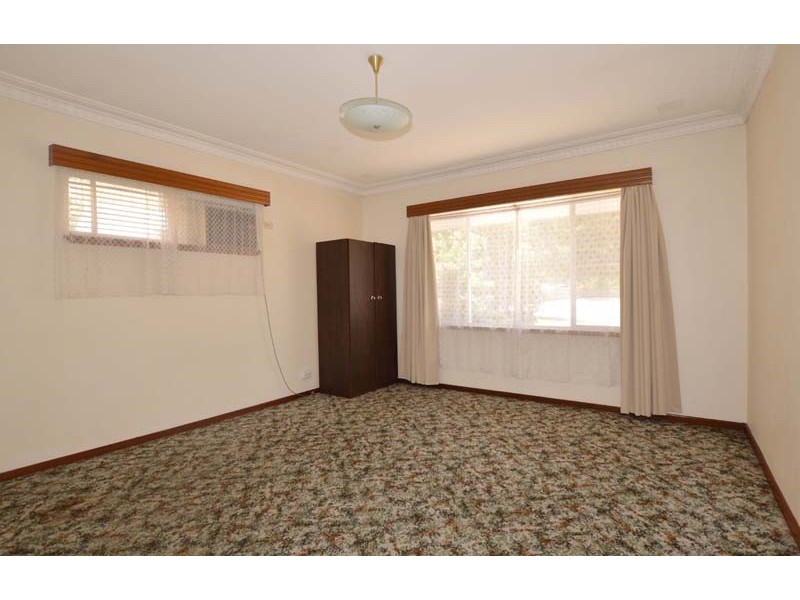 4 Lyn Close, Riverton WA 6148