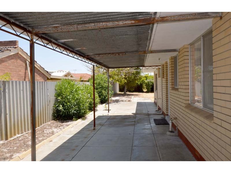 4 Lyn Close, Riverton WA 6148