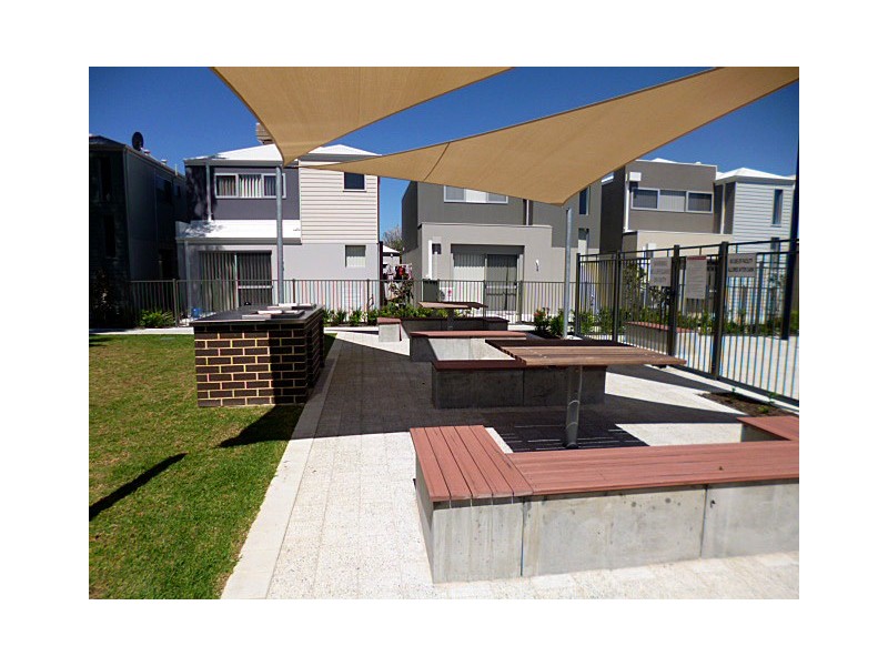 19/148 Railway Parade, Queens Park WA 6107