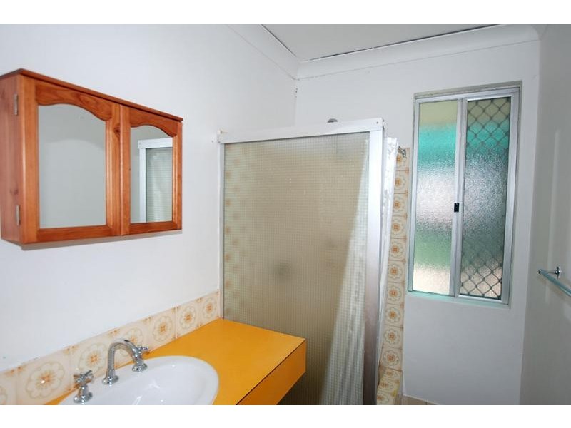 17 Whiteman Street, Thornlie WA 6108