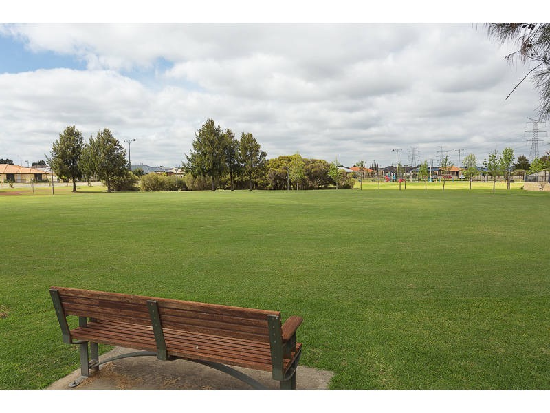 1 Brock Lane, Success WA 6164