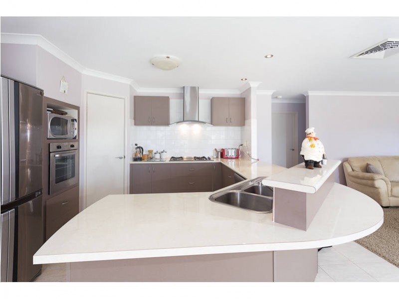 1 Brock Lane, Success WA 6164