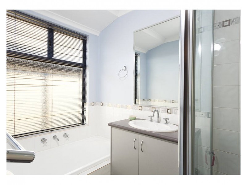 1 Brock Lane, Success WA 6164