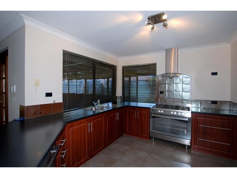 9 Timbercrest Road, Thornlie WA 6108