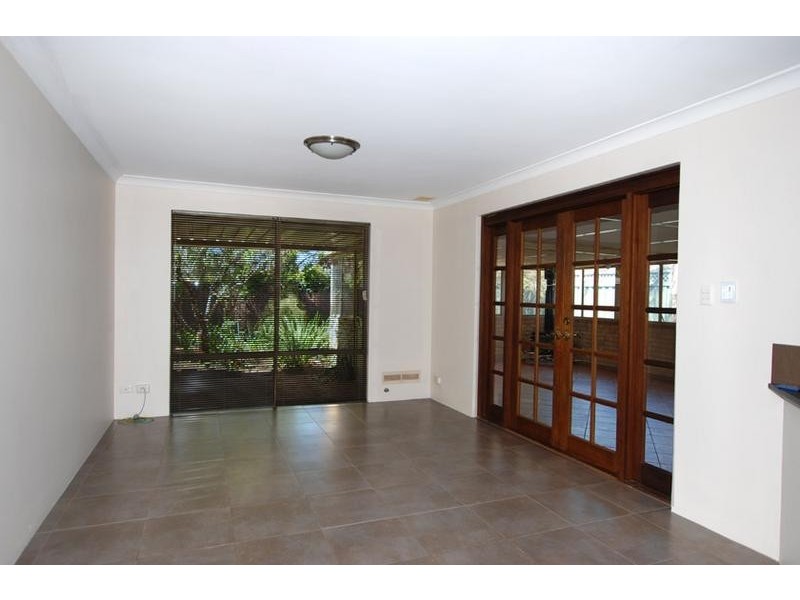 9 Timbercrest Road, Thornlie WA 6108