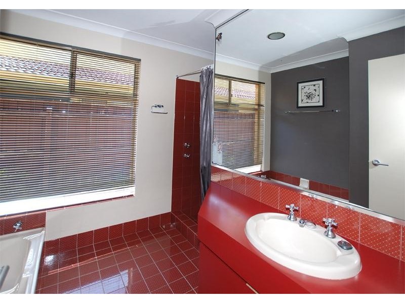 9 Timbercrest Road, Thornlie WA 6108