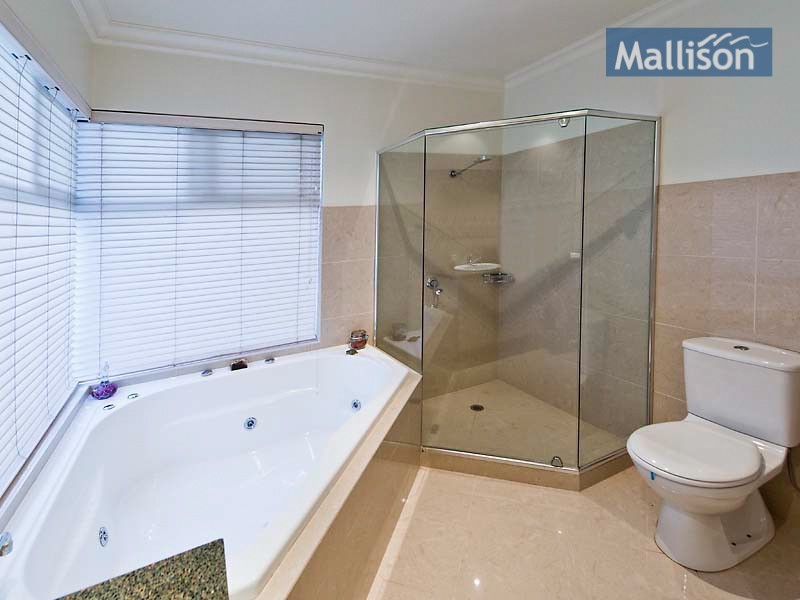 18 Moness Street, Shelley WA 6148