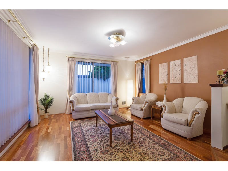 4 Dixey Court, Leeming WA 6149