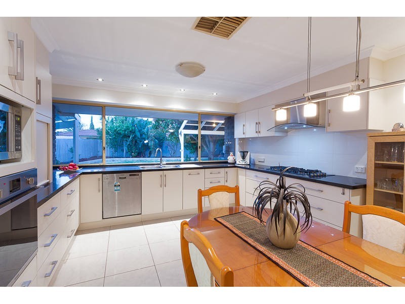 4 Dixey Court, Leeming WA 6149