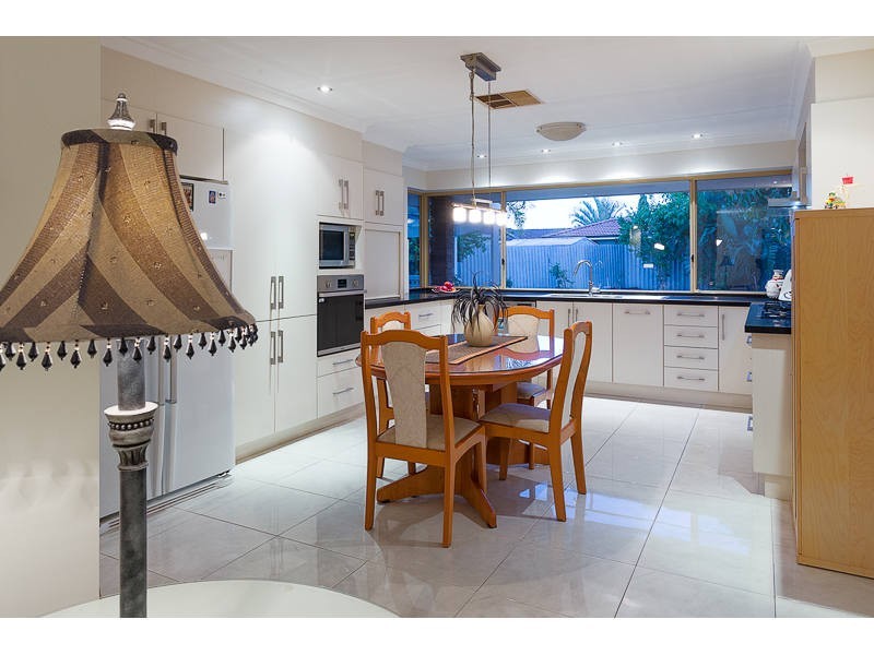 4 Dixey Court, Leeming WA 6149