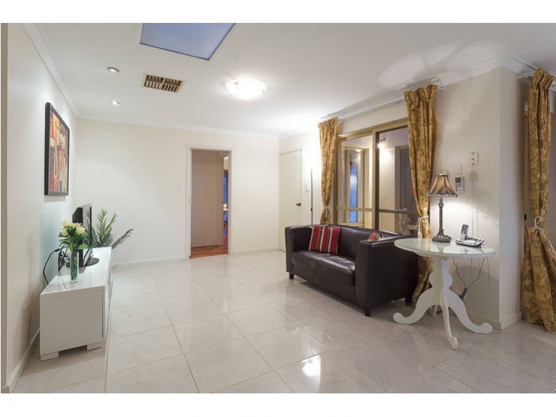 4 Dixey Court, Leeming WA 6149