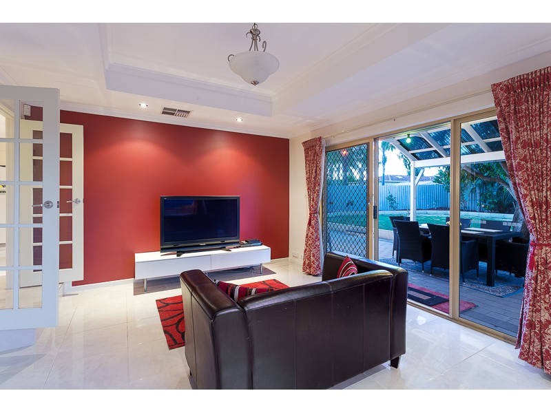 4 Dixey Court, Leeming WA 6149