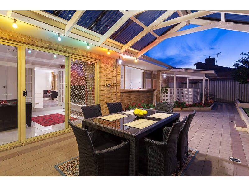 4 Dixey Court, Leeming WA 6149