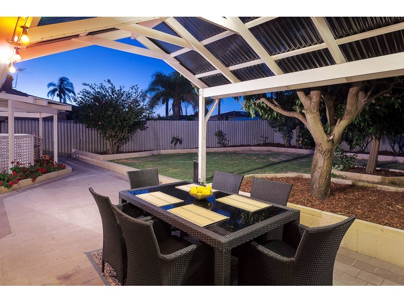 4 Dixey Court, Leeming WA 6149