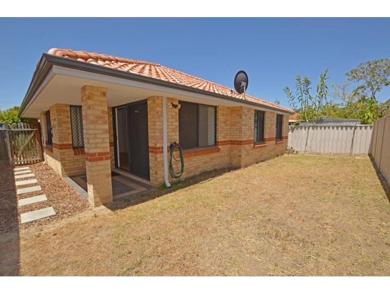 30 Beard Place, Queens Park WA 6107