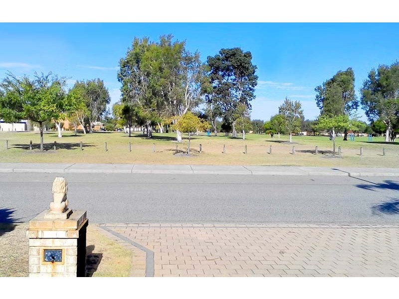 35 Eastwood Parade, Canning Vale WA 6155