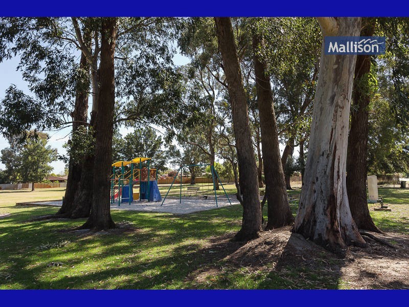 17 Burnett Avenue, Leeming WA 6149