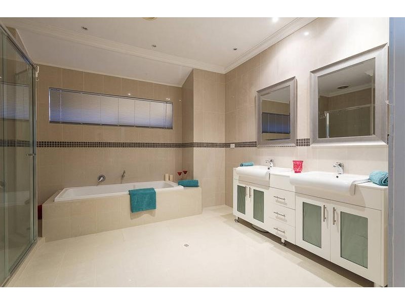 9 Dorchester Turn, Canning Vale WA 6155