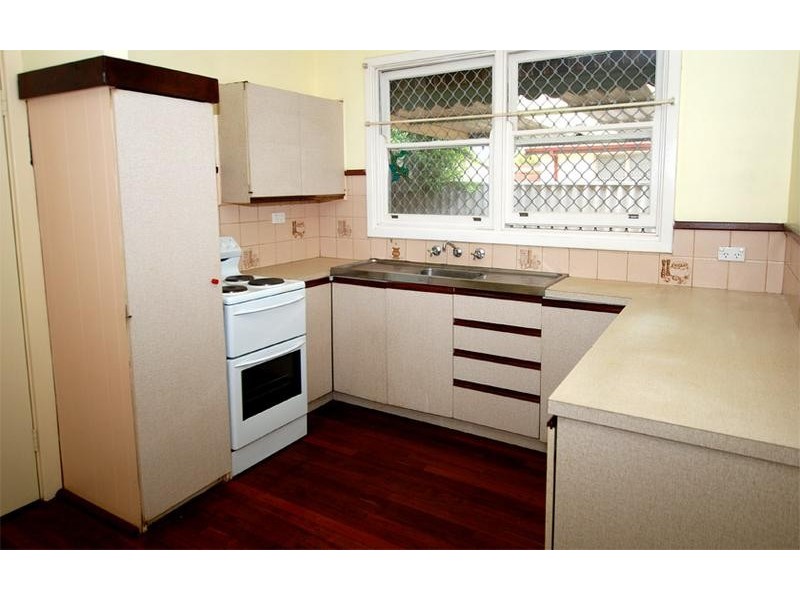 9 Curan St, Coolbellup WA 6163