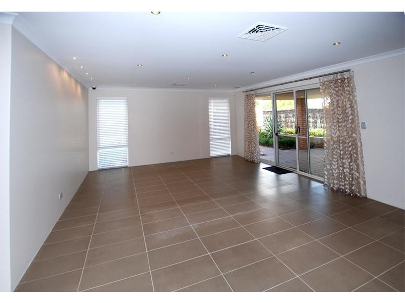 18 Warrington Road, Byford WA 6122