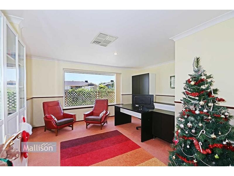 61 Forest Lakes Drive, Thornlie WA 6108