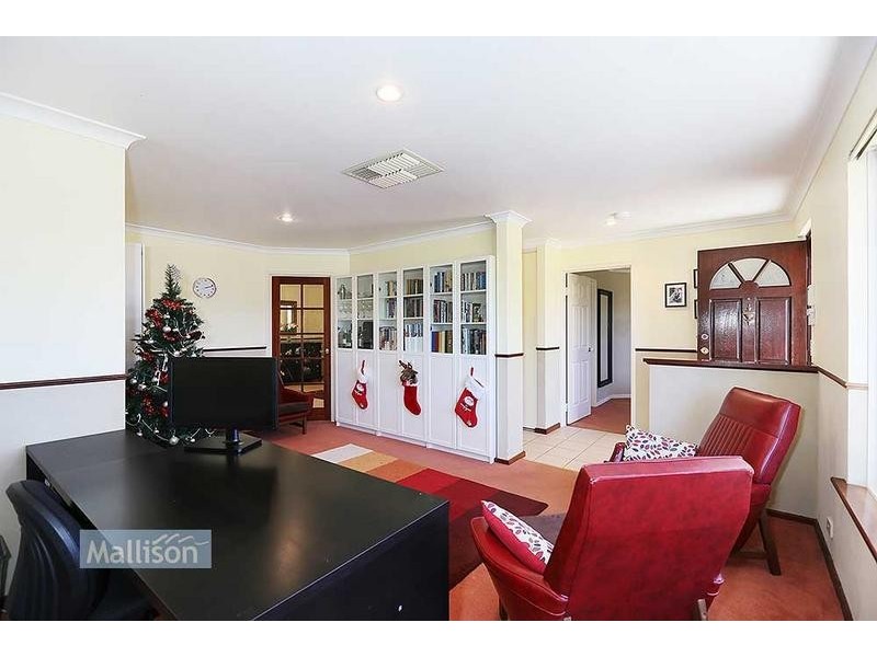 61 Forest Lakes Drive, Thornlie WA 6108