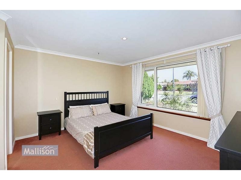 61 Forest Lakes Drive, Thornlie WA 6108