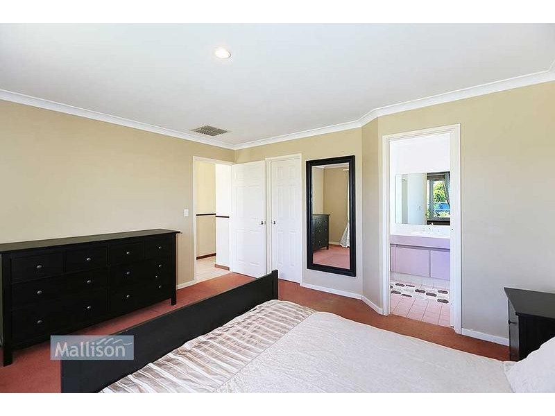 61 Forest Lakes Drive, Thornlie WA 6108