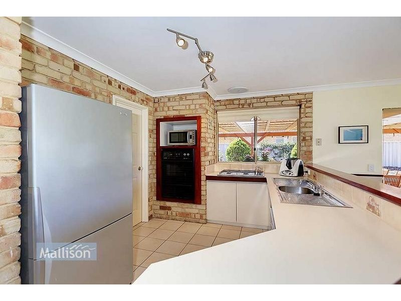 61 Forest Lakes Drive, Thornlie WA 6108