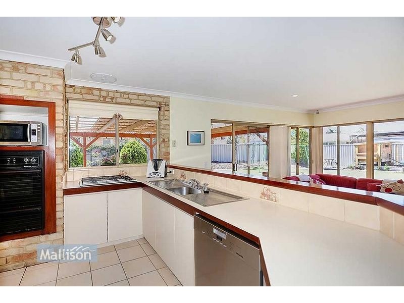 61 Forest Lakes Drive, Thornlie WA 6108