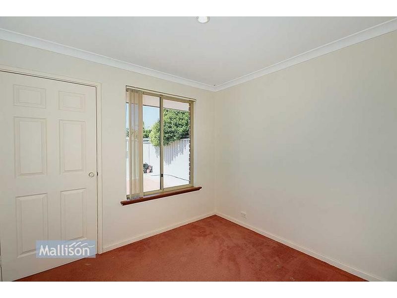 61 Forest Lakes Drive, Thornlie WA 6108