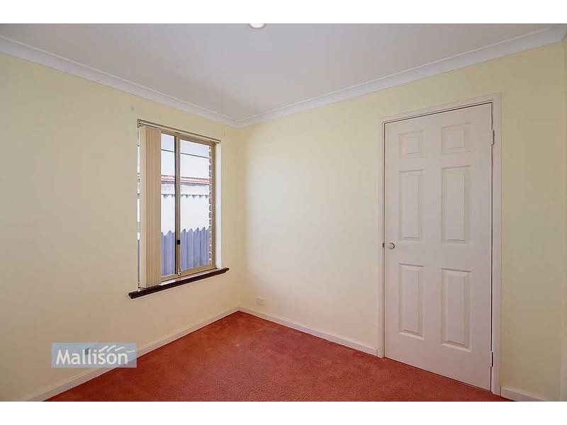 61 Forest Lakes Drive, Thornlie WA 6108