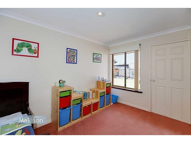 61 Forest Lakes Drive, Thornlie WA 6108