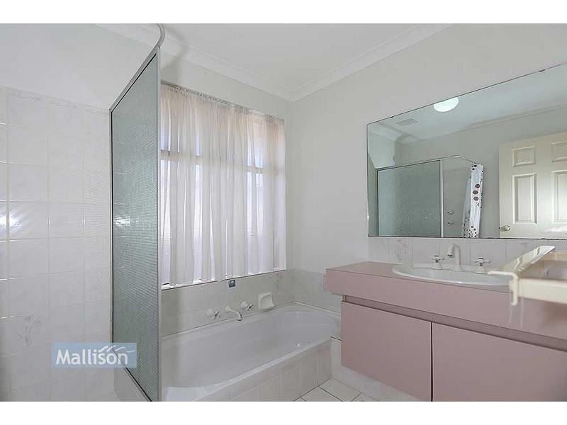 61 Forest Lakes Drive, Thornlie WA 6108