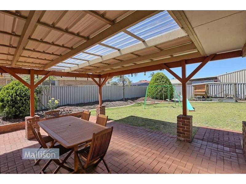 61 Forest Lakes Drive, Thornlie WA 6108