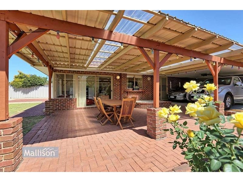 61 Forest Lakes Drive, Thornlie WA 6108