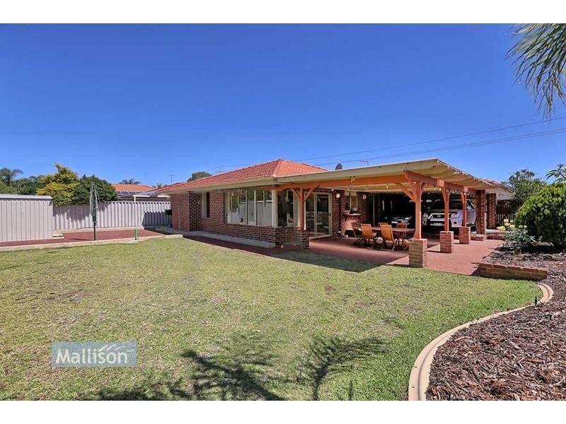 61 Forest Lakes Drive, Thornlie WA 6108