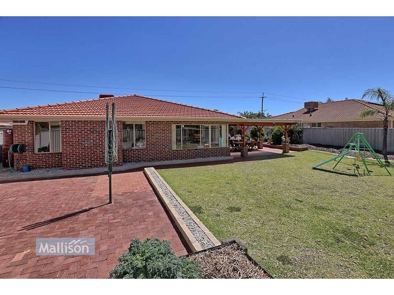 61 Forest Lakes Drive, Thornlie WA 6108