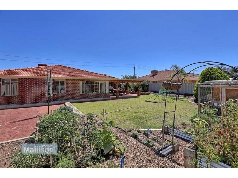 61 Forest Lakes Drive, Thornlie WA 6108