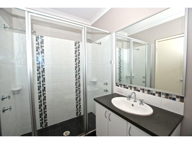 35 Camden Boulevarde, Aubin Grove WA 6164