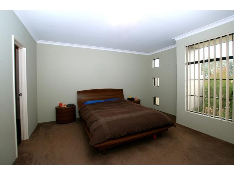 35 Camden Boulevarde, Aubin Grove WA 6164